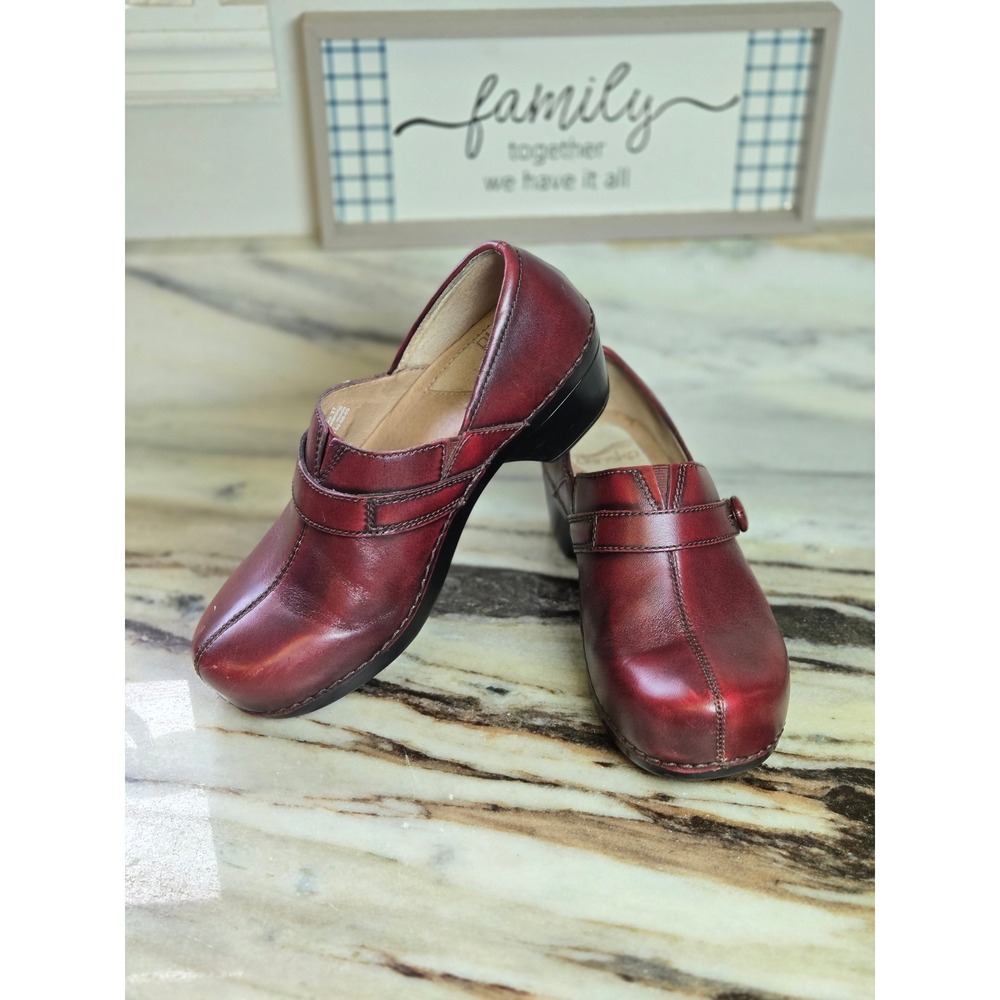 Dansko Burgundy Red Burnished Leather Clogs Button Strap Block Heel 37 Work